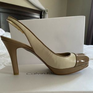 Woman’s heels Never worn. Tahari cream and tan color.size 7 1/2